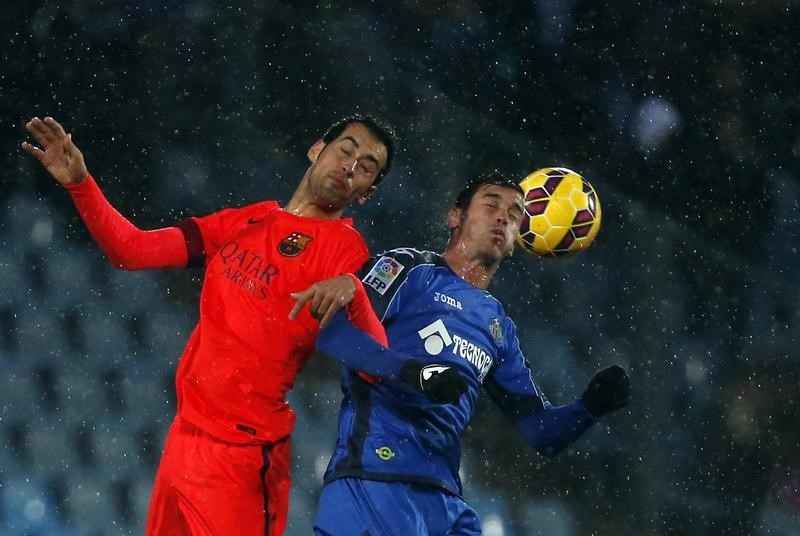 © Reuters. بوسكيتس يحصل على الضوء الأخضر للعب أمام ريال