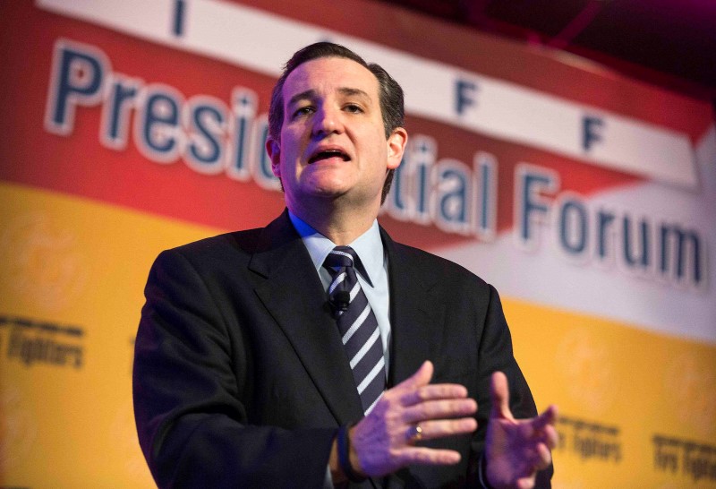 © Reuters. File photo of Senator Ted Cruz (R-TX) addressing the International Association of Firefighters delegates at IAFF Presidential Forum