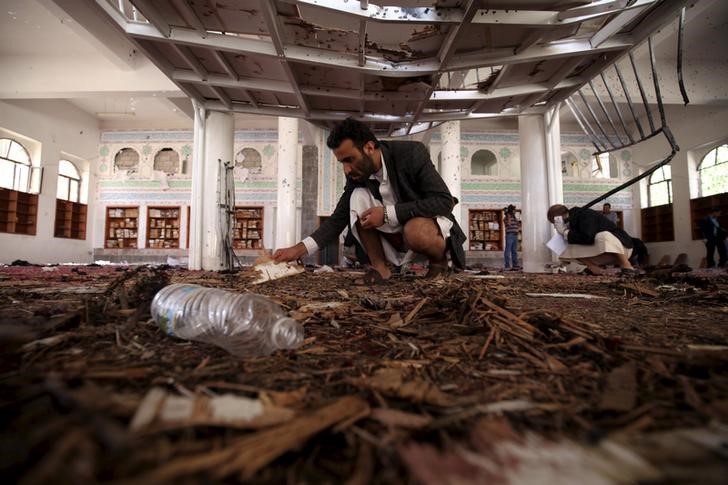 © Reuters. زعيم الحوثيين يقول ان اليمن يواجه صراعا على النمط الليبي