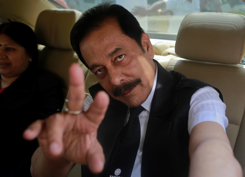 © Reuters. File photo of Sahara Group Chairman Subrata Roy gesturing as he arrives at the Securities and Exchange Board of India headquarters in Mumbai