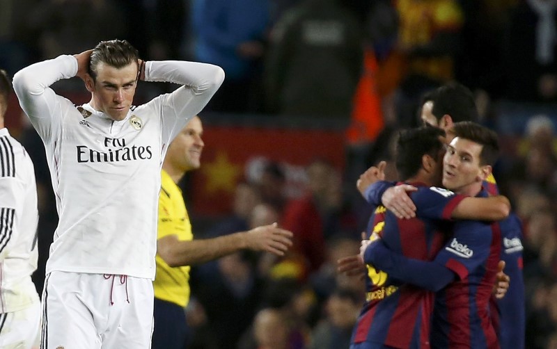 © Reuters. Real Madrid's Bale reacts as Barcelona's Messi celebrates with team mates at the end of their Spanish first division "Clasico" soccer match against Barcelona at Camp Nou stadium in Barcelona