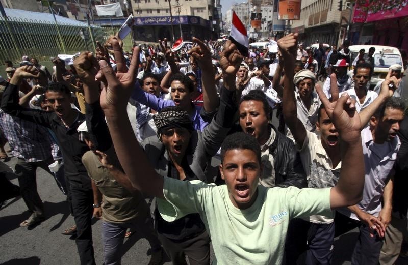 © Reuters. مصادر: قوات يمنية تصد حوثيين متجهين إلى عدن