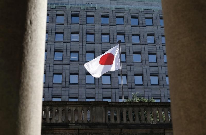 © Reuters. Bandeira japonesa na antiga sede do Banco do Japão, em Tóquio 