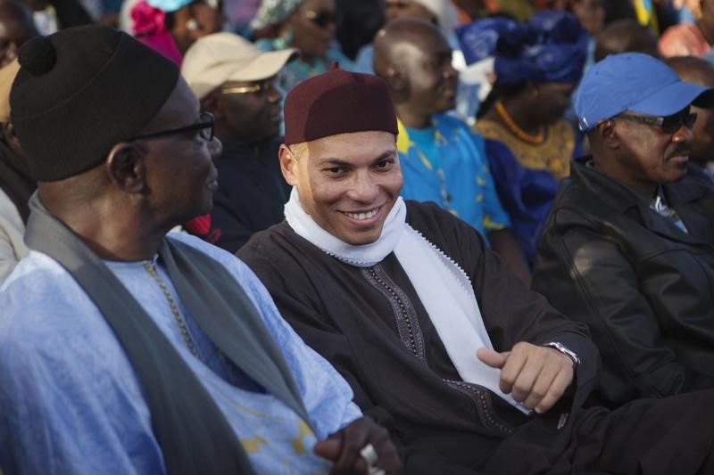 © Reuters. Karim Wade, son of Senegal's former president Abdoulaye Wade, attends a rally by his father's political party PDS in Dakar