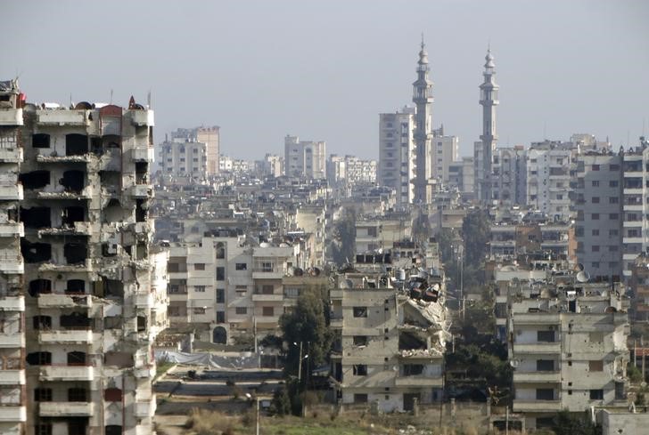 © Reuters. Vista geral de prédios destruídos no distrito de Al Waer, em Homs, na Síria