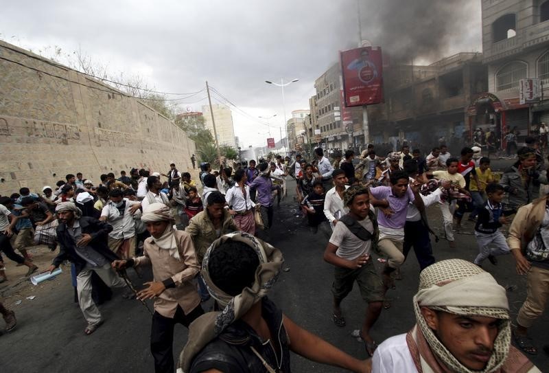 © Reuters. وزير الخارجية اليمني يدعو إلى تدخل عسكري من دول الخليج العربية