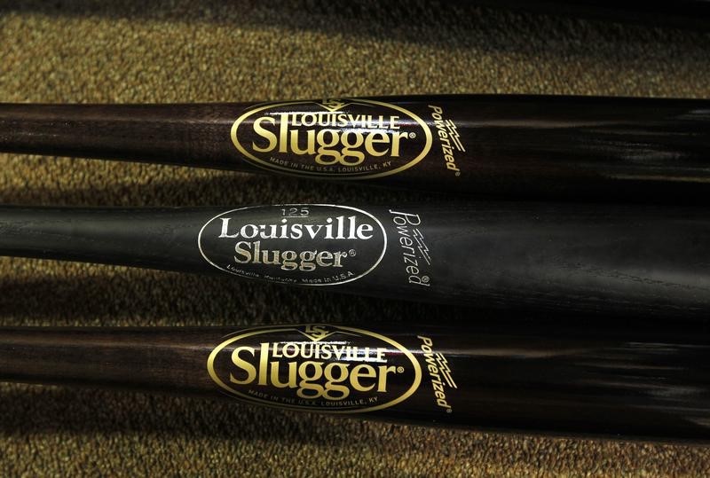 © Reuters. The new logo for the new Louisville Slugger bats is displayed on the top and bottom bats with the old logo from last year in the middle at  Hillerich & Bradsby's Louisville Slugger plant