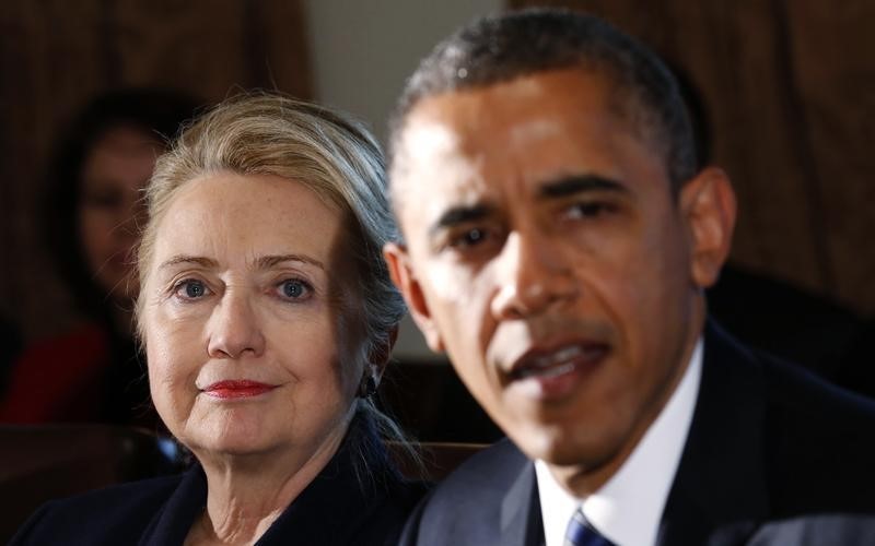 © Reuters. Ex-secretária de Estado Hillary Clinton e Obama participam de reunião em Washington