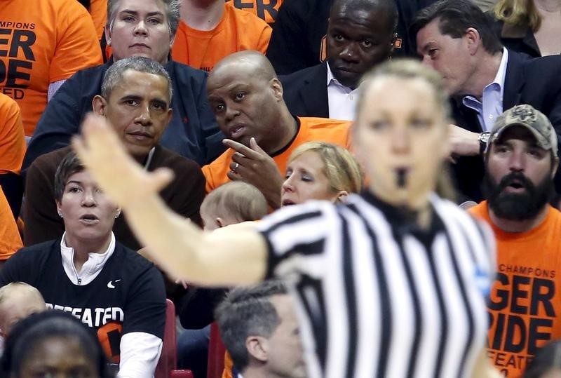 © Reuters. Amenazan a una sobrina de Obama antes de un partido de baloncesto en EEUU