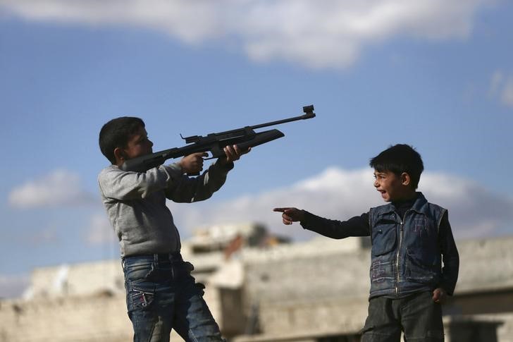 © Reuters. المرصد السوري: تنظيم الدولة الإسلامية جند 400 طفل في سوريا منذ يناير