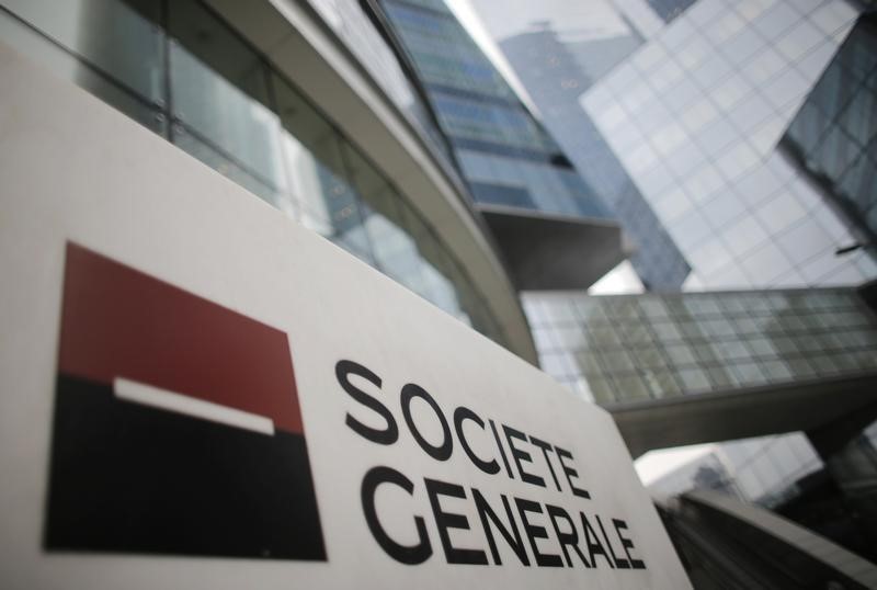 © Reuters. LE TITRE SOCIÉTÉ GÉNÉRALE EN TÊTE DES HAUSSES DU CAC 40 À LA MI-JOURNÉE