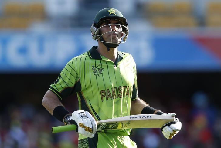 © Reuters. Pakistan's captain Misbah-ul-Haq reacts as he walks off the ground after being dismissed for 73 runs during their Cricket World Cup match against Zimbabwe at the Gabba in Brisbane