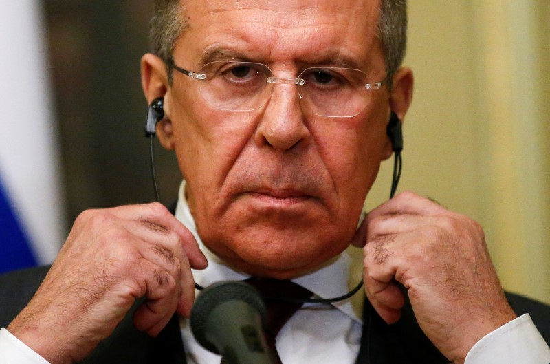 © Reuters. Russian Foreign Minister Sergei Lavrov attends a news conference after a meeting with his Greek counterpart Nikos Kotzias in Moscow