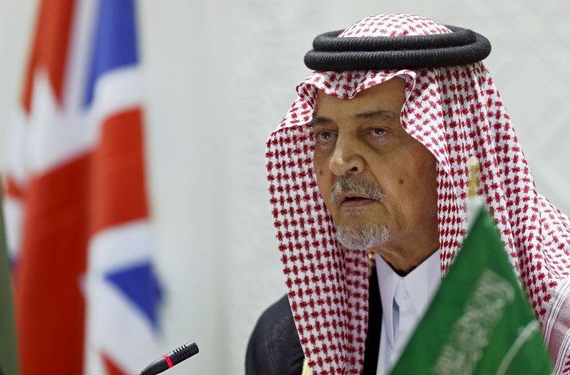 © Reuters. Saudi Foreign Minister, Prince Saud al-Faisal looks on during a news conference in Riyadh 