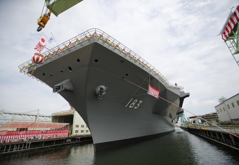 © Reuters. Japan Maritime Self-Defense Force'S new helicopter destroyer DDH183 Izumo is seen before its launching ceremony in Yokohama