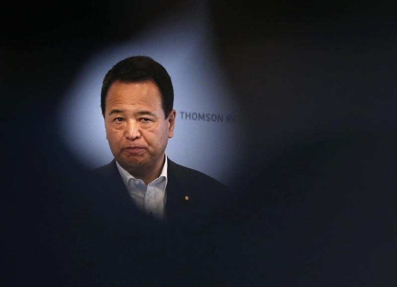 © Reuters. Japan's Economics Minister Akira Amari attends a Thomson Reuters Newsmaker event in Tokyo