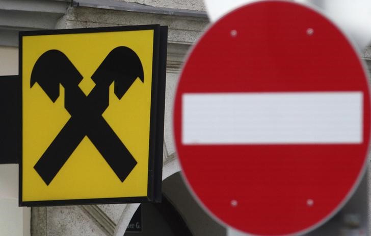 © Reuters. A Raiffeisen bank logo is pictured next to a traffic sign in Vienna