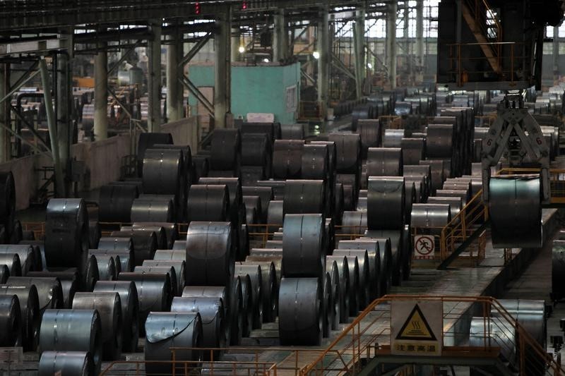 © Reuters. A stainless steel product line is seen at a factory of Baosteel Group Corp in Shanghai