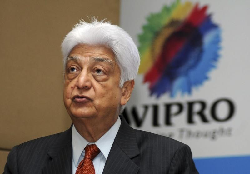 © Reuters. Azim Premji, chairman of Wipro Ltd, speaks as he presents the quarterly results at the Wipro campus in Bangalore