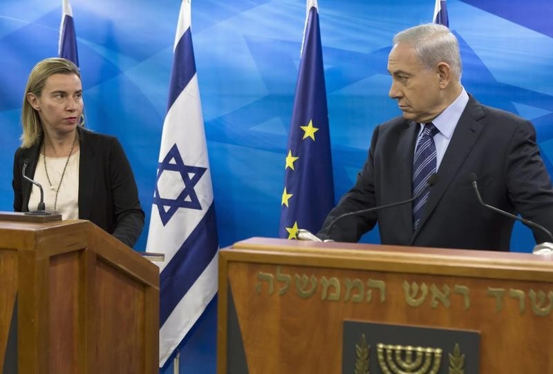 © Reuters. European Union foreign policy chief Federica Mogherini attends a media conference  with Israeli Prime Minister Benjamin Netanyahu in Jerusalem