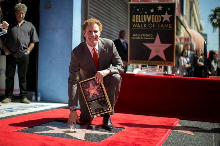 © Reuters. Ator Will Ferrell posa durante inauguração de estrela com seu nome na Calçada da Fama em Hollywood 