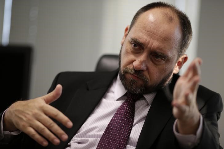 © Reuters. Ministro da Advocacia-Geral da União, Luís Inácio Adams, durante entrevista à Reuters, em Brasília 