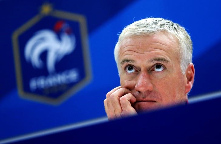 © Reuters. Técnico da seleção francesa Deschamps concede entrevista em Marseille