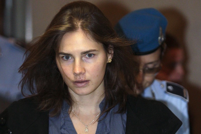 © Reuters. File photo of Knox, the U.S. student convicted of murdering her British flatmate in Italy in November 2007, arriving at the court during her appeal trial session in Perugia