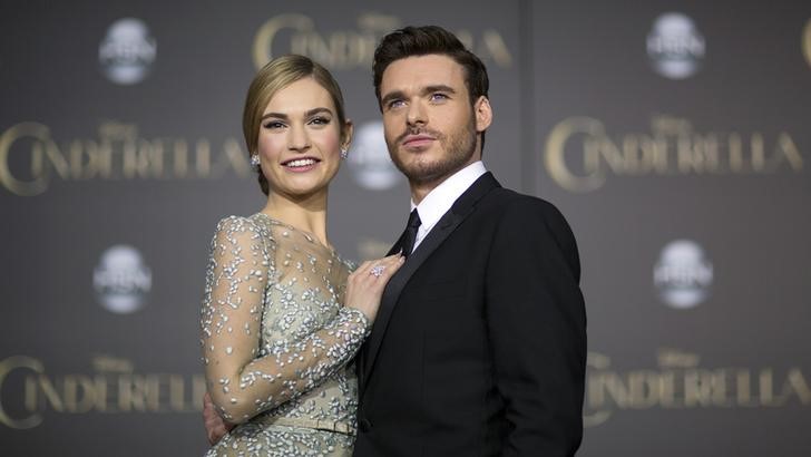 © Reuters. Atores Lily James e Richard Madden, de "Cinderela" 