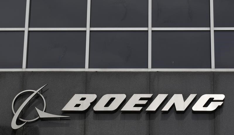 © Reuters. The Boeing logo is seen at their headquarters in Chicago