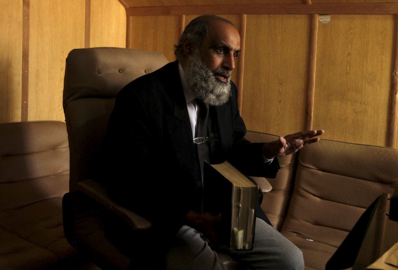 © Reuters. Former military judge Inam ul-Rahiem gestures during an interview with Reuters in Rawalpindi