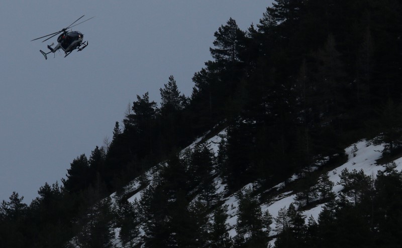 © Reuters. Uno de los pilotos del avión siniestrado no pudo regresar a la cabina: NYT