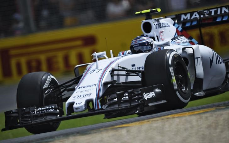 © Reuters. Williams Formula One driver Valtteri Bottas of Finland drives during the third practice session of the Australian F1 Grand Prix at the Albert Park circuit in Melbourne