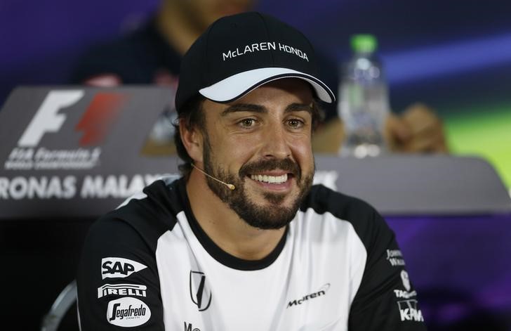 © Reuters. Fernando Alonso durante entrevista coletiva na Malásia 