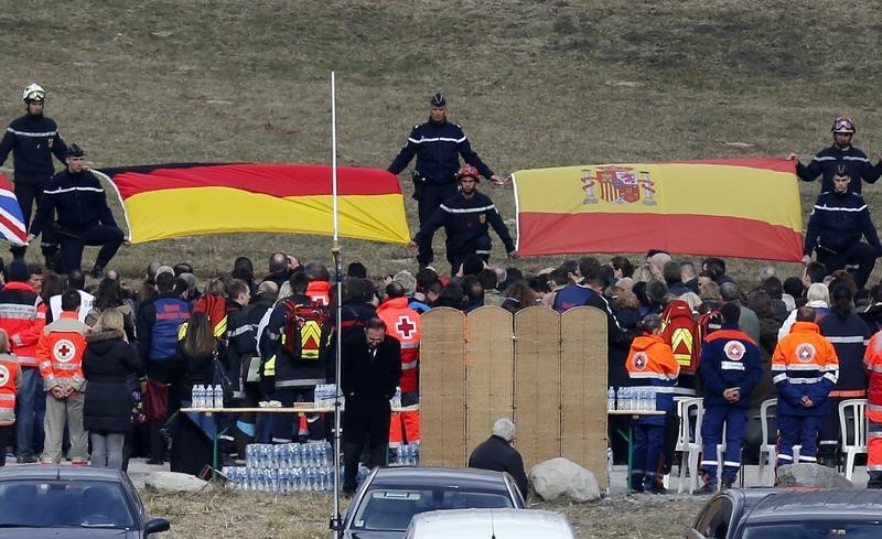 © Reuters. El piloto de Germanwings hizo descender el avión hasta 100 pies