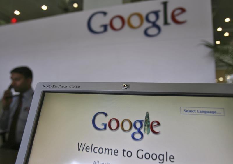 © Reuters. A security personnel answers a call at the reception counter of the Google office in the southern Indian city of Hyderabad