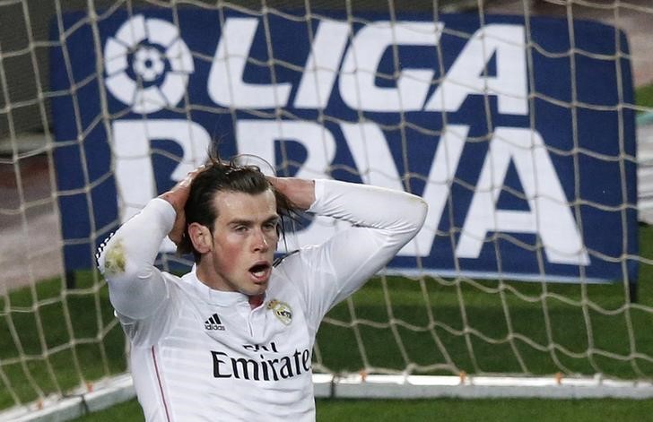 © Reuters. لجنة اسبانية تعاقب أحد أعضاء ريال مدريد وشخصين آخرين بسبب هجوم على لاعبين