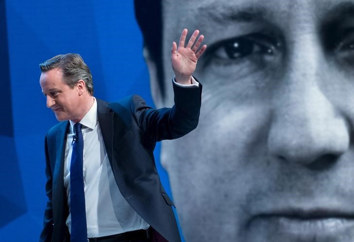 © Reuters. استطلاع:كاميرون يفوز في اول مواجهة تلفزيونية للانتخابات البريطانية