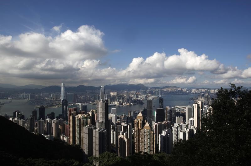© Reuters. The Hong Kong skyline is seen from the Peak
