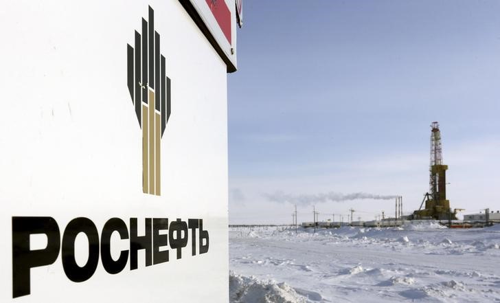 © Reuters. Логотип Роснефти на Ванкорском месторождении в Красноярском крае