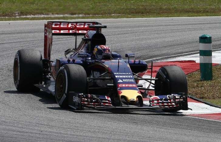 © Reuters. RENAULT POURRAIT SE RETIRER DE LA FI OU RACHETER TORO ROSSO