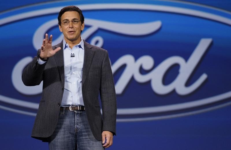 © Reuters. Mark Fields, CEO of Ford Motor Co., speaks at his company's keynote at the International Consumer Electronics show (CES) in Las Vegas