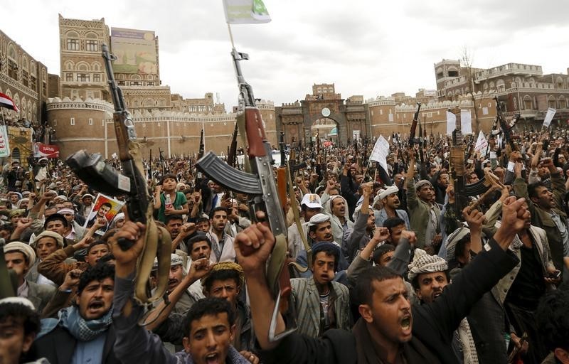© Reuters. Protesto de rebeldes em Sanaa