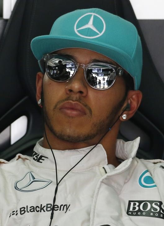 © Reuters. Lewis Hamilton, da Mercedes, no circuito de Sepang, na Malásia