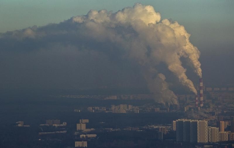 © Reuters. Вид на Москву в районе Останкино