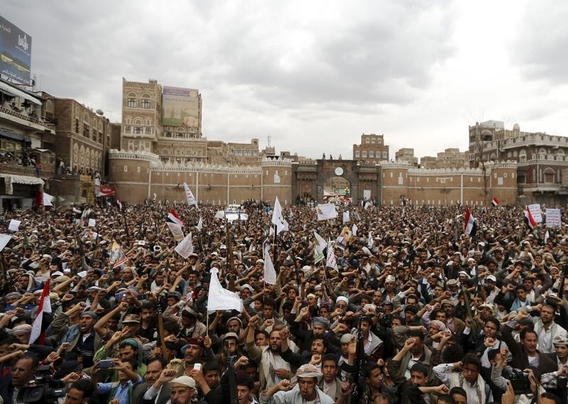 © Reuters. سكان: قوات الحوثيين تضع أول موطيء قدم على بحر العرب