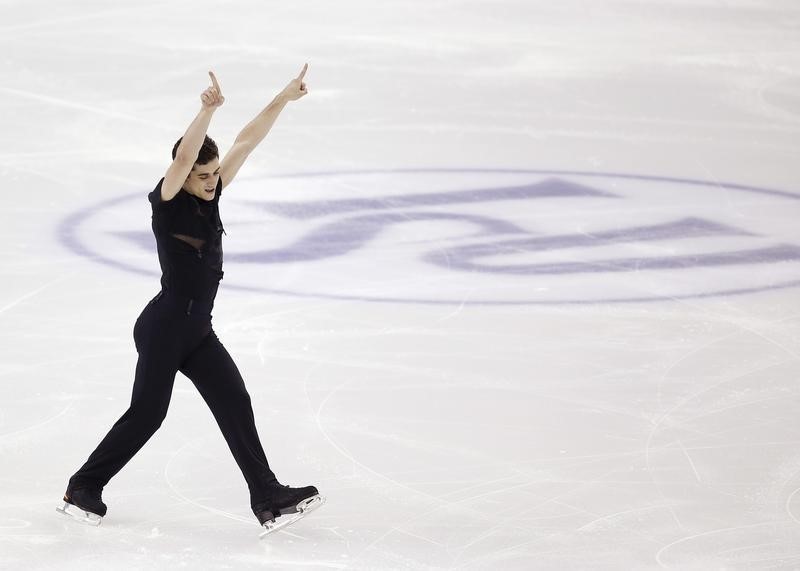 © Reuters. Javier Fernández, segundo en el programa corto del Mundial de patinaje