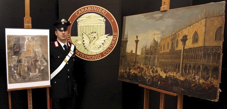 © Reuters. إيطاليا تستعيد لوحة مفقودة لبيكاسو من صانع إطارات لوحات متقاعد