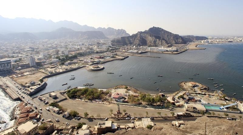 © Reuters. ميناء عدن اليمني في خطر مع وجود الأعداء على الأبواب