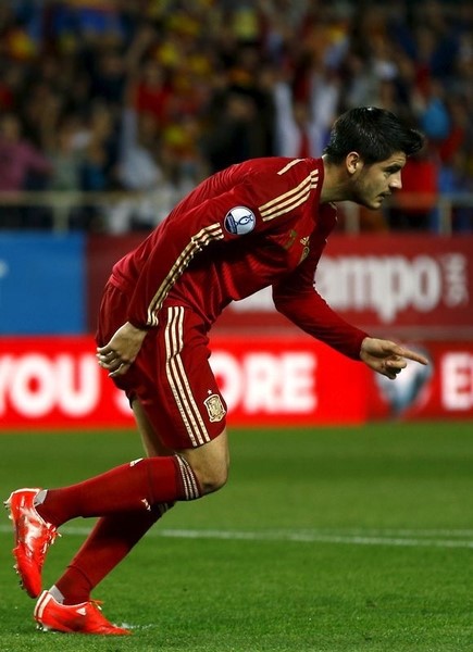 © Reuters. Spain's Morata celebrates after scoring against Ukraine during their Euro 2016 qualifier in Seville